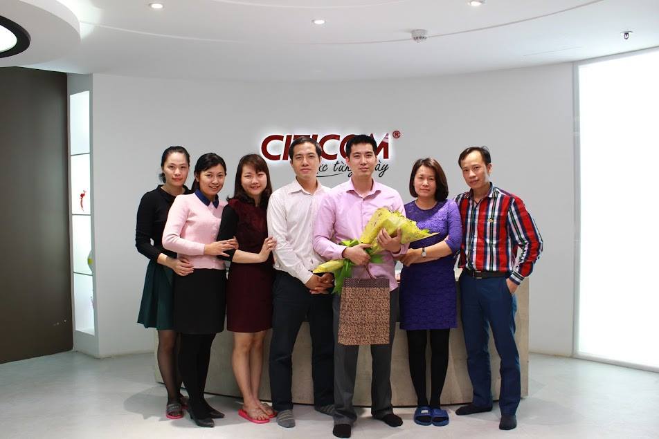 Anh Nguyễn Thành Huy - Đứng thứ 4 từ trái qua