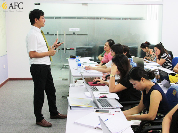 Giảng viên lập kế hoạch và dự báo doanh thu là chuyên gia PGS.TS Đặng Đức Sơn