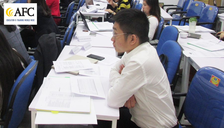 Học viên CFO K26 thực hành Quản trị dòng tiền cùng PGS.TS Đặng Đức Sơn