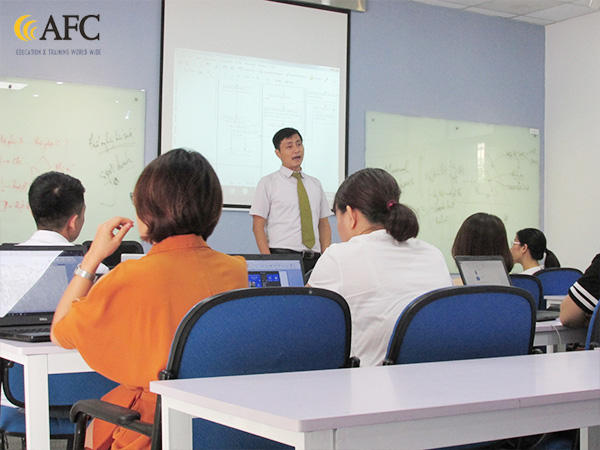 PGS.TS Đặng Đức Sơn giảng dạy lớp Kiểm soát nội bộ ngày 10/8