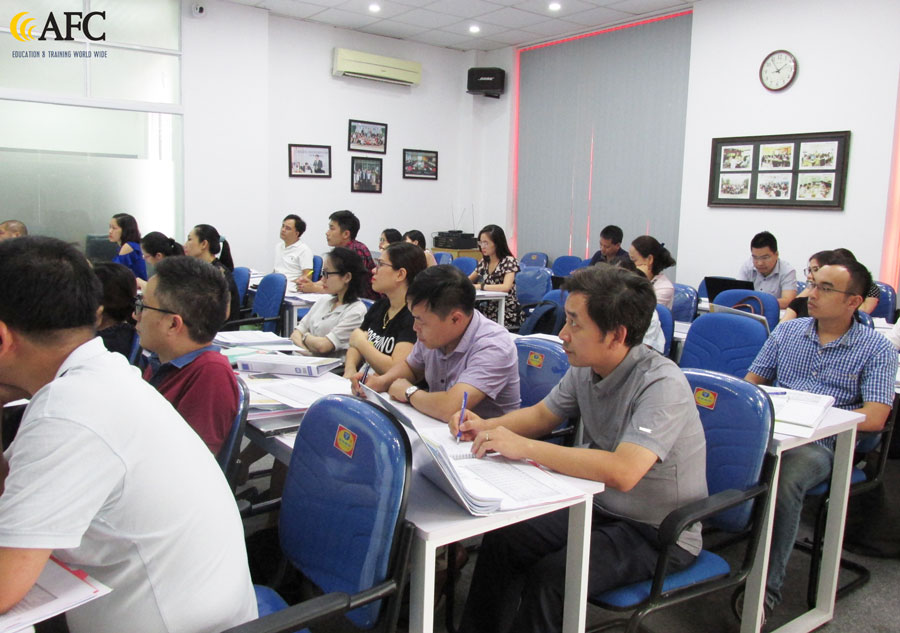Lớp CFO K28 thực hành phân tích và đưa ra các biện pháp quản lý dòng tiền