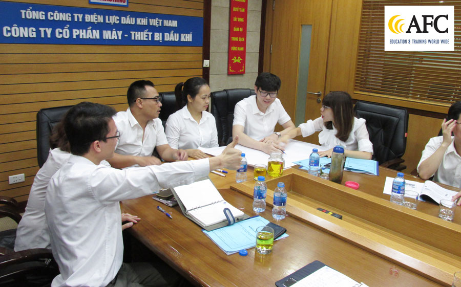 Học viên thực hành thảo luận nhóm