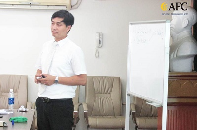 PGS.TS Đặng Đức Sơn đồng hành cùng học viên trong khóa học này