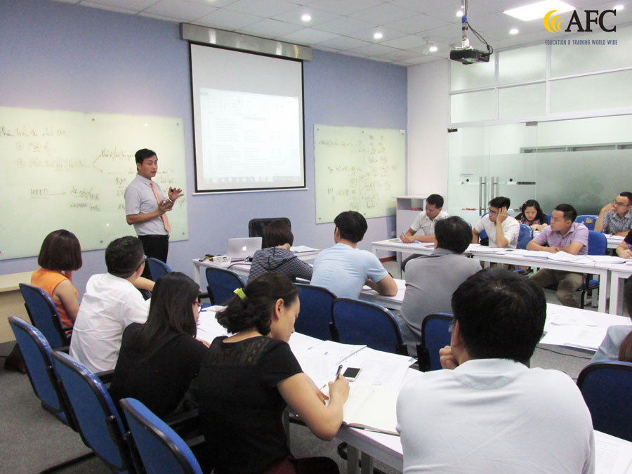 PGS.TS Đặng Đức Sơn đồng hành cùng CFO K28 trong buổi học này