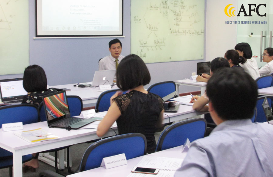 PGS.TS Đặng Đức Sơn giảng dạy lớp Kiểm soát nội bộ ngày 26/5