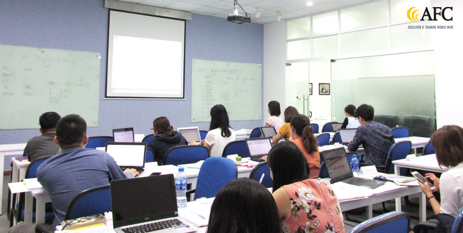 Đông đảo học viên CFO K26 tham gia buổi học