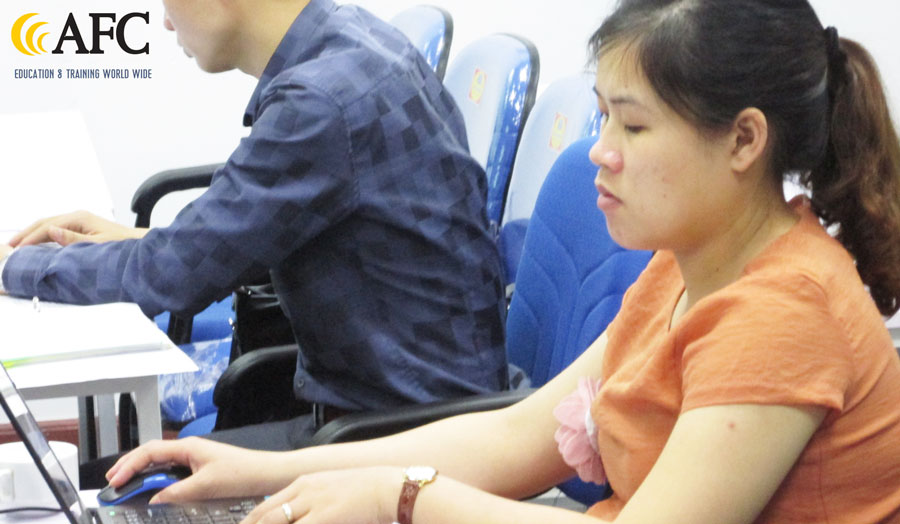 Học viên CFO K26 chăm chú vào bài giảng