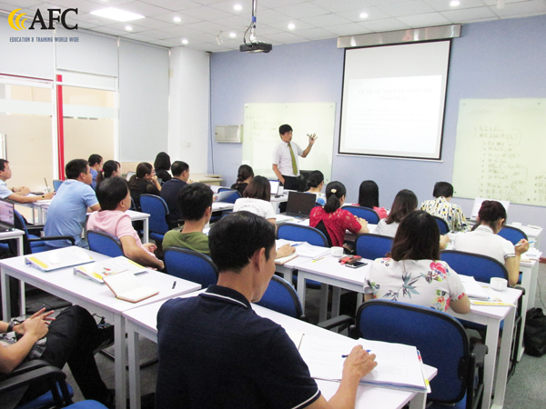Buổi học thực hành lập kế hoạch tài chính doanh nghiệp