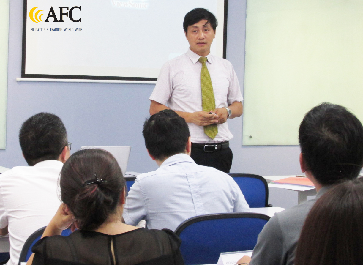 Chuyên gia Đặng Đức Sơn hướng dẫn học viên các vấn đề cần giải quyết