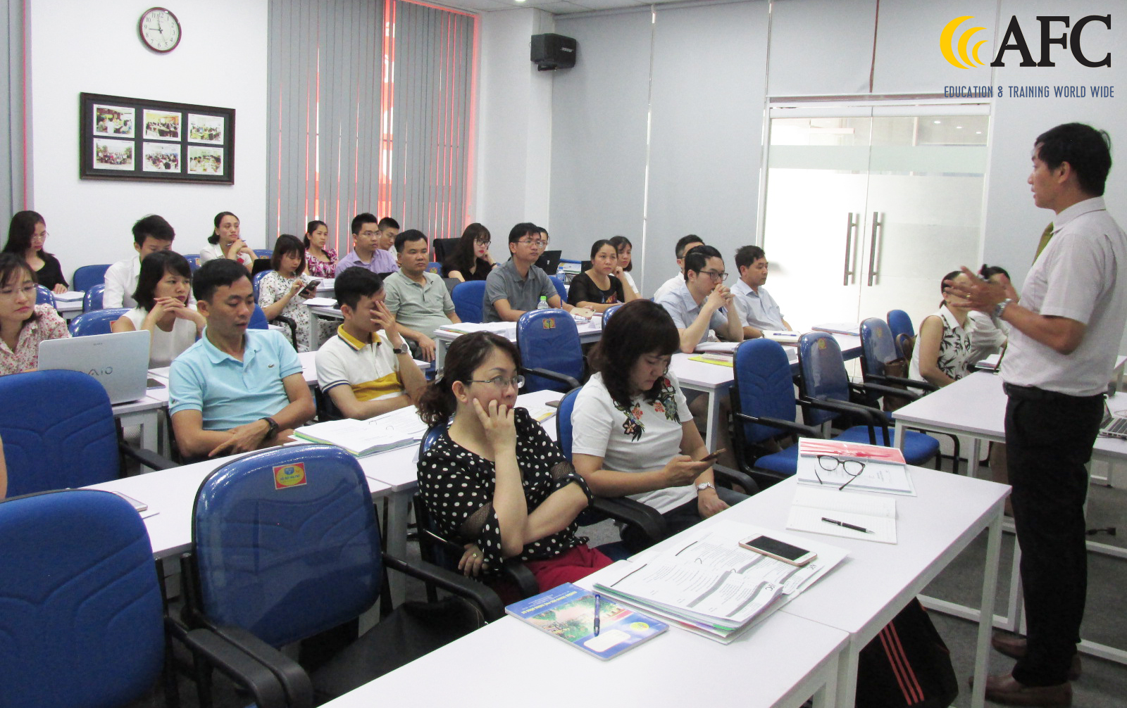 Học viên CFO K26 và K27 tham gia buổi học lập và phân tích kế hoạch tài chính
